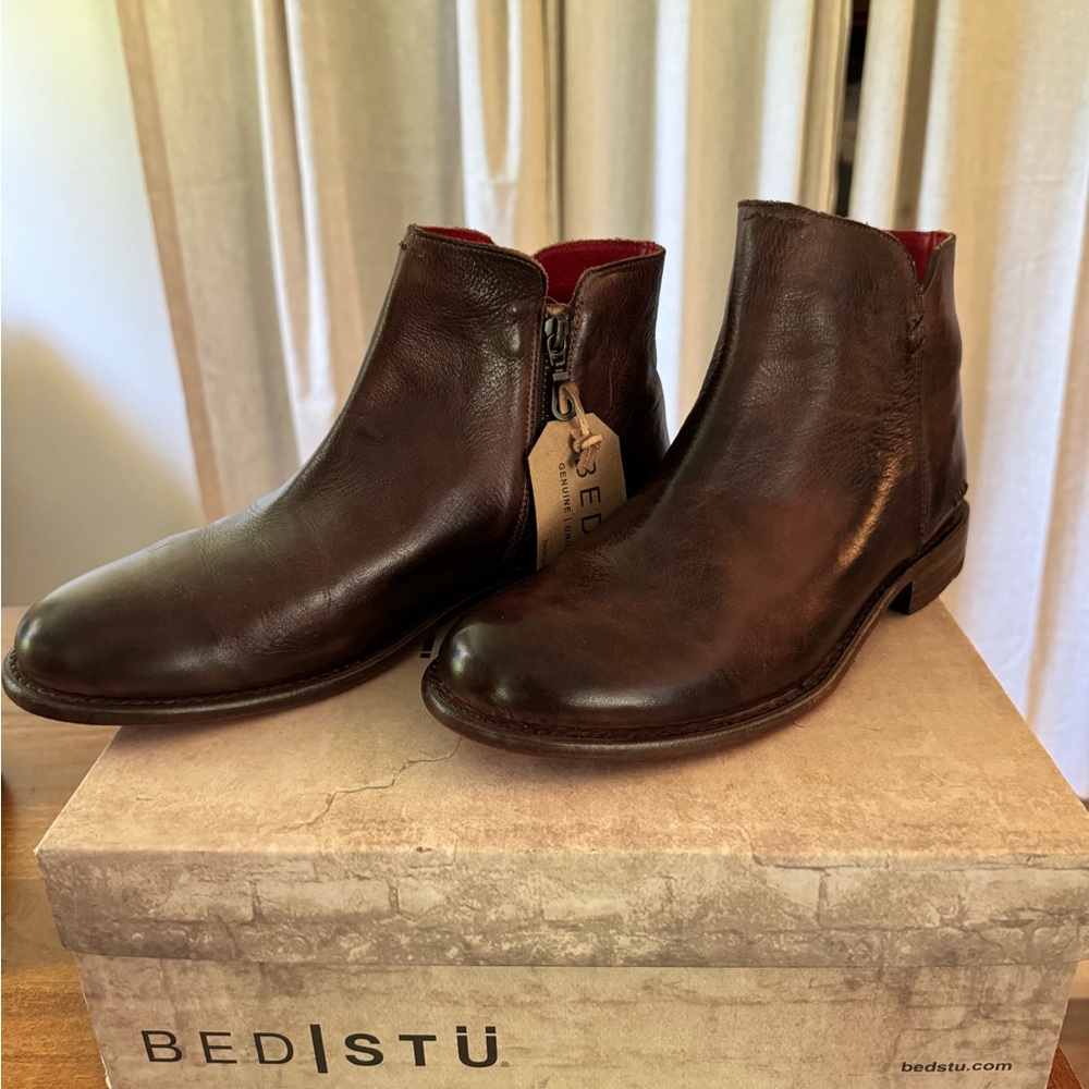Never worn size 10 Yurisa style Bed Stu booties in the color teak rustic!